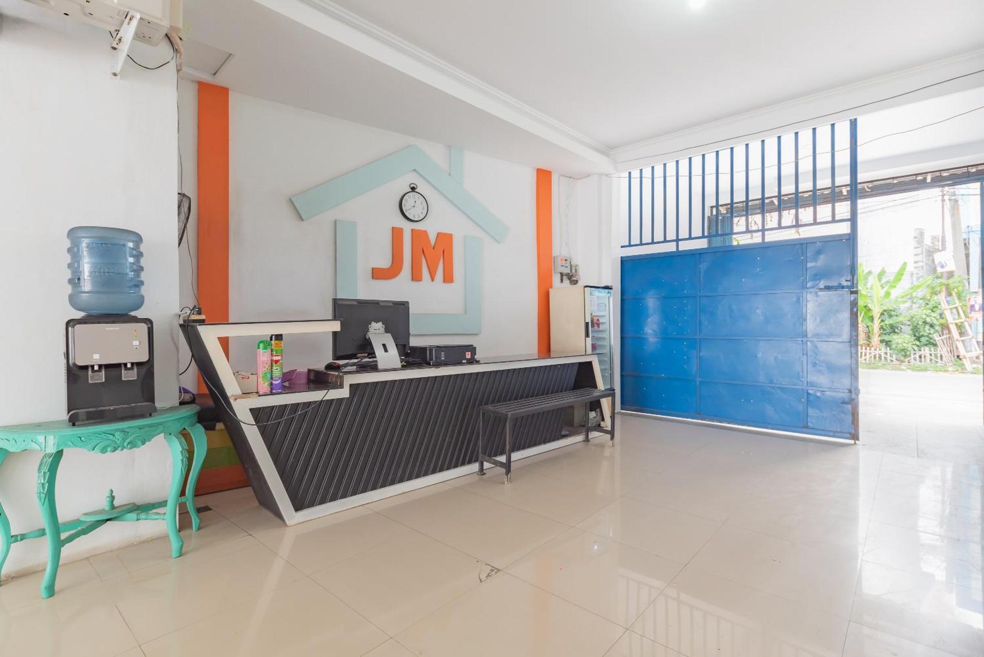 Reddoorz At Jalan Otista Karawang Hotel Exterior photo