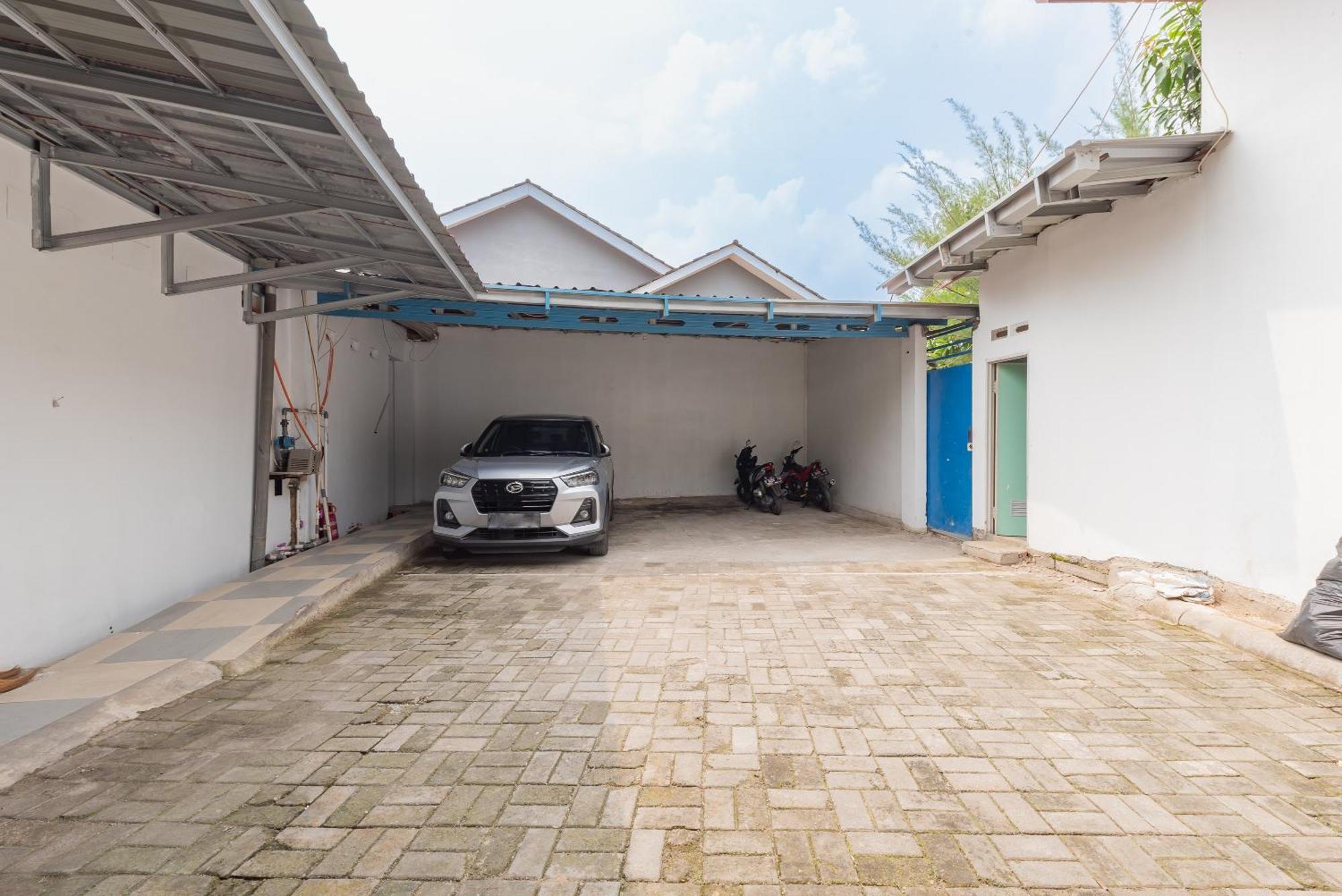 Reddoorz At Jalan Otista Karawang Hotel Exterior photo